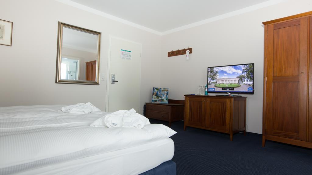Hotel Badehaus Goor Путбус Екстериор снимка
