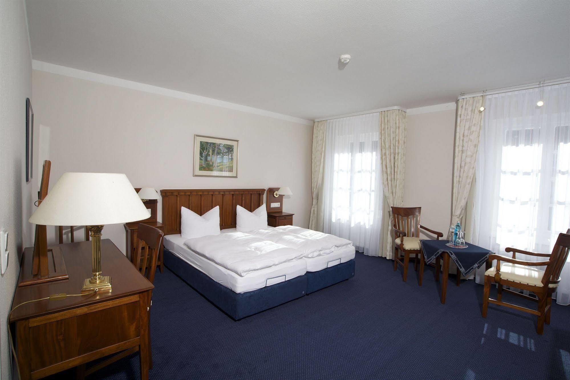 Hotel Badehaus Goor Путбус Екстериор снимка