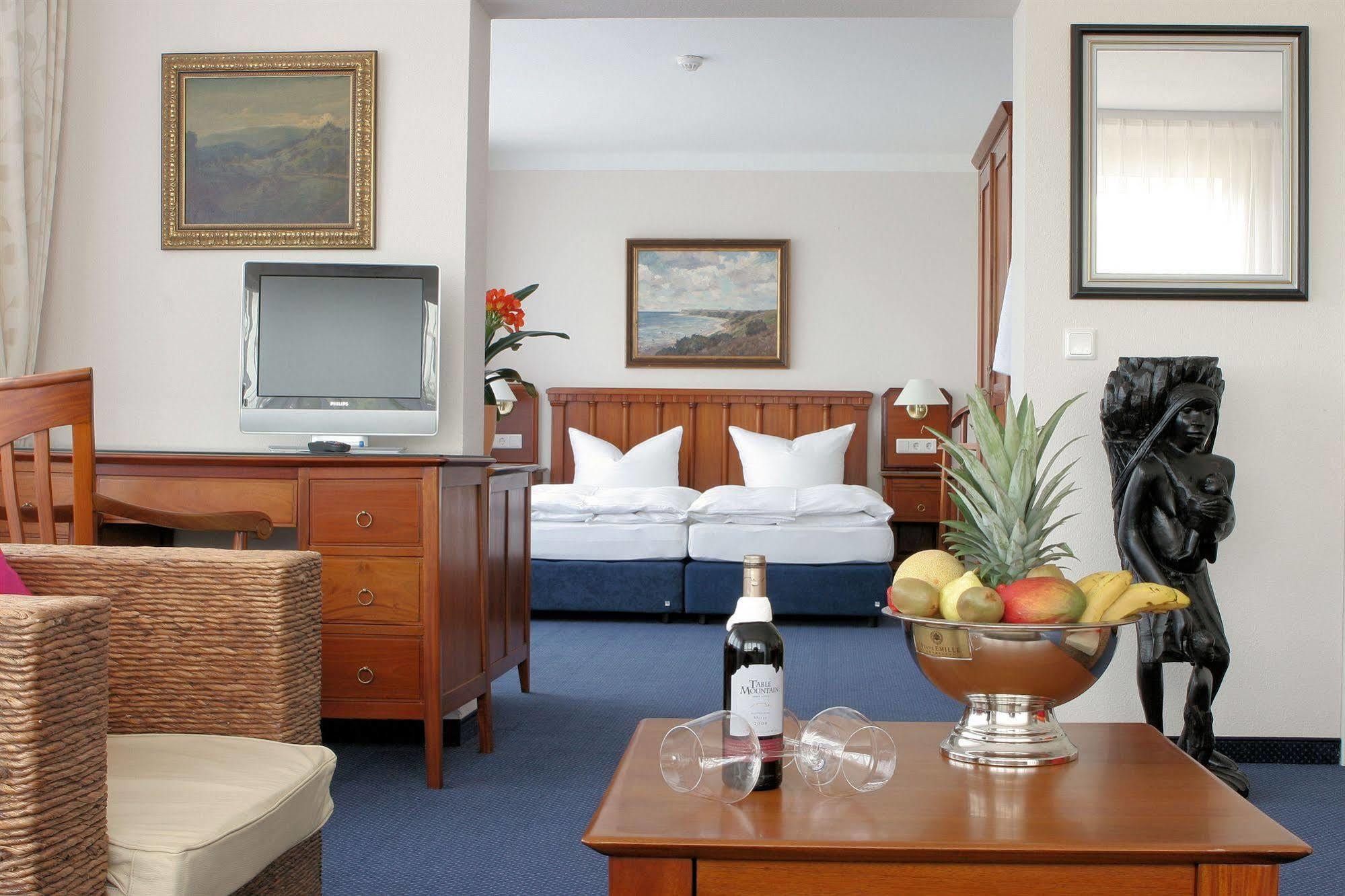 Hotel Badehaus Goor Путбус Екстериор снимка