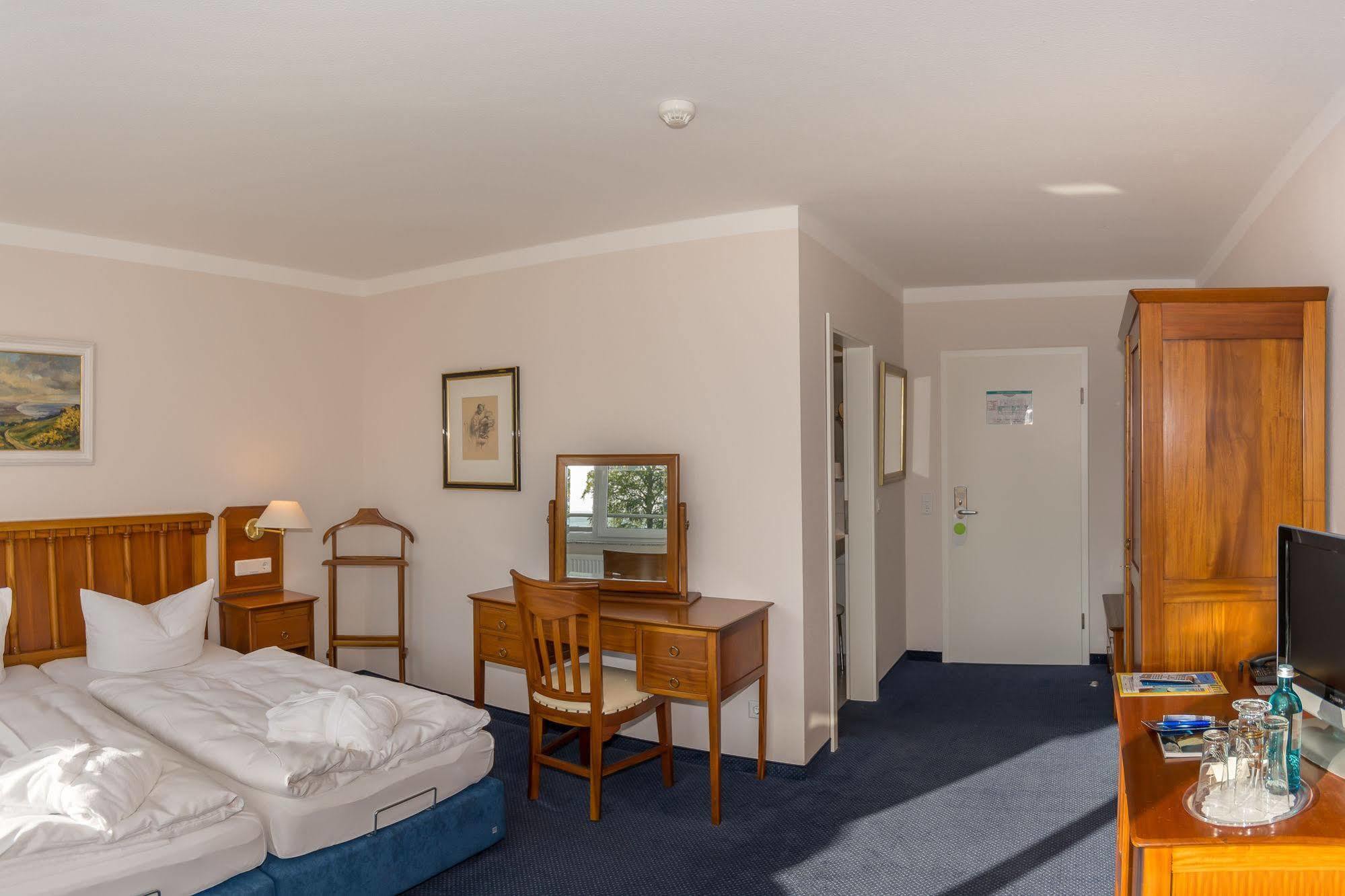 Hotel Badehaus Goor Путбус Екстериор снимка
